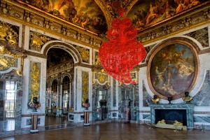 Couer independant rouge - via http://newsoftheartworld.com/joana-vasconcelos-at-versailles-and-in-venice-a-blend-of-intense-creativity-and-tradition/?lang=en